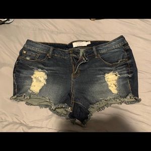 Jeans shorts with white laces